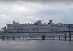 Jak vjetar u Dalmaciji, snijeg u Gorskom kotaru: Talasi poplavili dijelove splitske obale