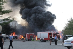 Požar u skladištu papira i plastike u Lazarevu