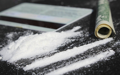 Hrvatska: Policajci došli na intervenciju zbog glasne muzike pa šmrkali kokain