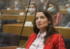 „Jedinstva nema sa onima koji kradu od države i naroda“ Trivićeva i na svečani dan kritikovala vlast