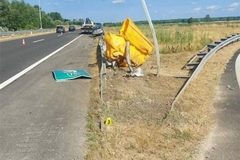 Vozač iz BiH vozio 250 km/h, prestigao policiju pa se zabio u ogradu