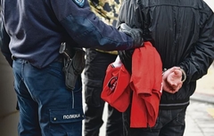 UHAPŠEN VOZAČ IZ SRBIJE Policija u njegovom kombiju pronašla 41 migranta