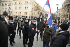 "Borimo se da prehranimo porodice" Ugostitelji na skupu ispred Palate Republike, policija naredila da se raziđu