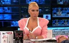 "KAO MOĆNI RENDŽER" Jovana Jeremić u jutarnjem šok izdanju (FOTO)