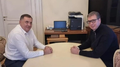 "Na stolu kao što vidite nema ničega": Vučić objavio fotografiju nakon sastanka sa Dodikom