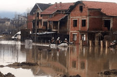 POPLAVE NAPRAVILE VELIKE PROBLEME Petković: Ugroženo više od 100 srpskih domaćinstava