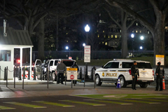 Vozač priveden nakon što je udario u spoljnu kapiju Bijele kuće