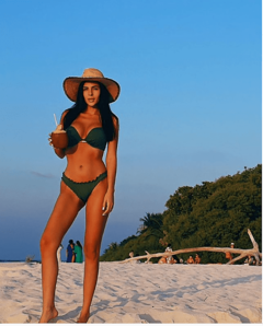 POKAZALA ZANOSNE OBLINE Anastasija Ražnatović pozirala u minijaturnom bikiniju