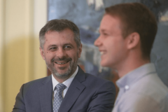 Draško Stanivuković SJEDA U FOTELJU gradonačelnika