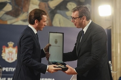 Vučić uručio Kurcu odren Republike