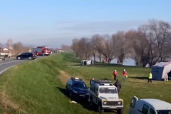 Iz Save izvučeni auto i tijelo žene (VIDEO)