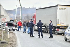 Udario s vozilom u kamion, izašao i počinio samoubistvo