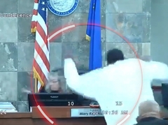 Muškarac pretukao sudiju posle izricanja presude (VIDEO)