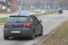 AUTOŠKOLE POČELE SA RADOM Maske, rukavice i mjerenje temperature obavezni prije polaganja
