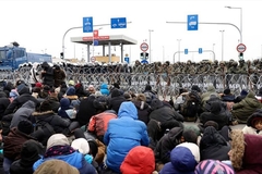 Migranti krenuli sa granice u bjeloruski logistički centar