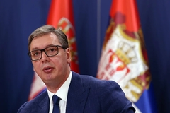 Vučić: "U BiH pišu ludi Vučić sa ludom lezbejkom, a kod nas prosječna plata 635 eura"