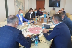 "Na hiljade pacijenata izliječeno" Šeranić sa direktorima bolnica o aferi "Kiseonik"