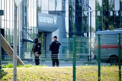 Opkoljena zgrada Vagnera u Sankt Petersburgu (VIDEO)
