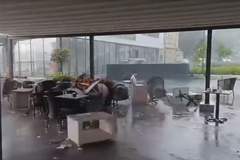 Nevrijeme u Bihaću, vjetar nosio sve pred sobom (VIDEO)