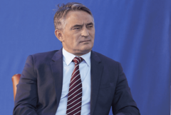 KOMŠIĆ O KRIZI "Dok god Dodik odbija vojsku na granici, migranti treba da ostanu u Srpskoj"