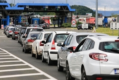 Počeo udarni turistički vikend, naoružajte se strpljenjem i pripremite na čekanje: Pojačan saobraćaj na svim graničnim prelazima sa Hrvatskom