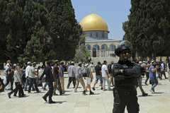 HAOS U JERUSALIMU: Izraelski desničari upali u Al-Aksu uoči ''Marša zastave''