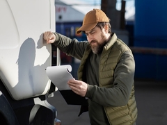 Gašenje požara na električnom kamionu nemoguća misija (VIDEO)