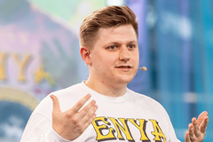 Njemački komičar izgubio posao zbog šala o atentatu na Trampa