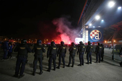 Maskirani Bed Blu Bojsi pretukli i opljačkali španske navijače u Zagrebu!