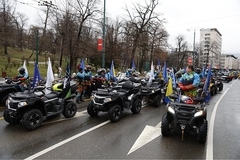 U Sarajevu održan defile povodom Dana nezavisnosti: Na desetine quadova prošlo centrom grada