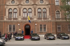 Rukovodioci sami sebi daju vozilo 24 sata dnevno na korištenje