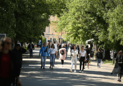 TEMPERATURE I DO 31 STEPEN Narednih dana toplo i sunčano vrijeme