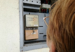 Na ova 2 načina ćete sačuvati novac: Računi za struju su drastično veći, šta uraditi da vas DODATNO NE OPLJAČKAJU (VIDEO)