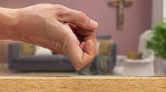 "DA KUCNEM U DRVO": Zašto kucaju u drvo protiv nesreće