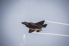 Borbeni avioni probili zvučni zid iznad Bejruta, ljudi se sklanjali sa ulica