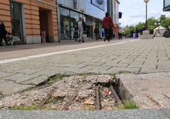 Gospodska ulica sve manje gospodska: Popucale ploče, ŠTIKLE U OPASNOSTI, možete zapeti i za šaht