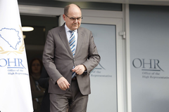 Obustavljene isplate SNSD-u i US iz budžeta, po Šmitovoj odluci
