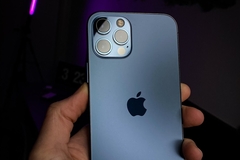 Korisnici iPhonea tek sada otkrivaju čemu služi Appleov logo na poleđini telefona /VIDEO/