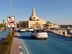 Zašto su neki putevi u Kataru obojeni u plavo?