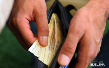 Prosječna plata pokriva pola potrošačke korpe