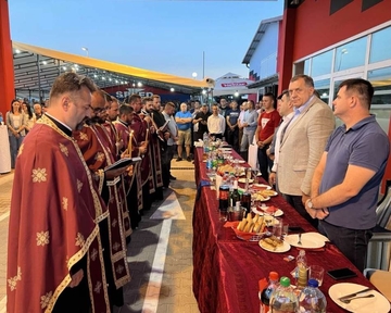 Dodik i Nešo "Spid" Grbić otvorili benzinsku na Manjači, prisustvovao narod i brojni sveštenici (VIDEO)