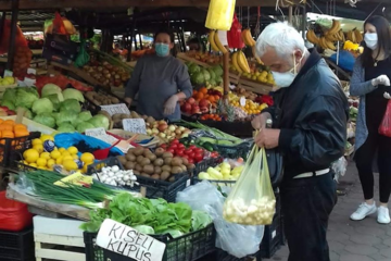 SROZAN PROMET NA PIJACAMA Građani najviše kupuju krompir, kupus i jabuke