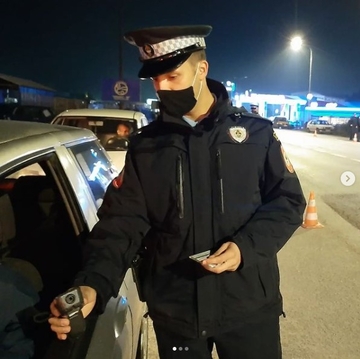 POLICAJCI OSTALI U ŠOKU Žena usred dana vozila automobil sa skoro četiri promila alkohola u krvi