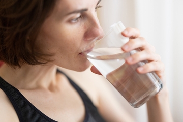 Evo zašto ne biste trebali piti vodu prije ili nakon jela