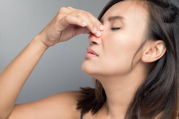 Zašto se zdravi budimo sa začepljenim nosom? Odgovor pronalazimo u ovoj navici