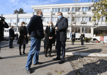 "IZ BUDŽETA VLADE 150.000 KM ZA OPREMU" Dodik obišao ambulante u Banjaluci