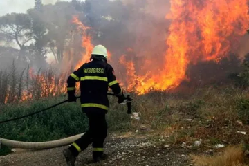 Požar kod Konjica se širi, gasioci na izmaku snaga 