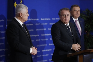 Dogovor lidera kratko trajao, Izborni zakon prva žrtva