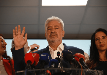 KRIVOKAPIĆ O STANJU U CRNOJ GORI ”Doći će do mirne predaje vlasti, uprkos pritiscima”