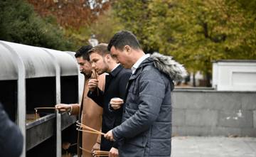 KOD HRAMA SVETOG SAVE Stanivuković zapalio svijeću za PATRIJARHA IRINEJA u Beogradu